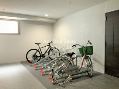 【その他】 | ル・マージュ新町 | 屋内駐輪場です！雨風から自転車を守ります！
