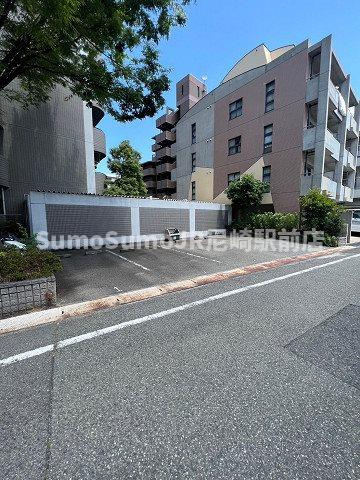Aurora Court武庫之荘の駐車場|外はこのようになっています