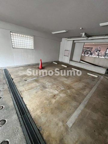 イルシオンド芦屋の駐車場