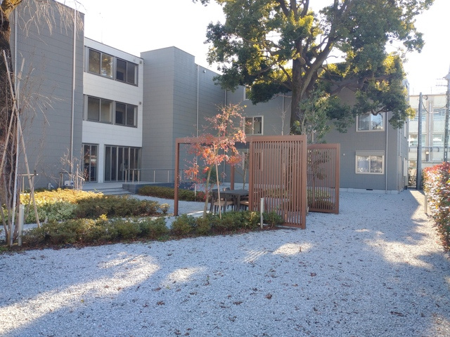 練馬区南大泉４丁目の賃貸マンションのその他共用部分|広々とした敷地内庭園、談話スペースもあります