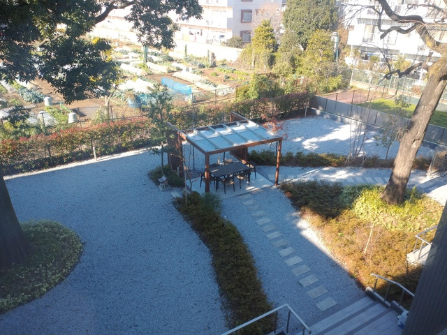 練馬区南大泉４丁目の賃貸マンションのその他共用部分|広々とした敷地内庭園、談話スペースもあります