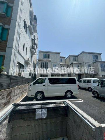 アレスハイム武庫之荘　B棟の駐車場|駐車場があるので、車を買う予定の方も安心です