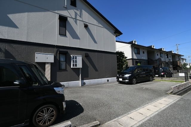 アルパポンテ一番館のエントランス