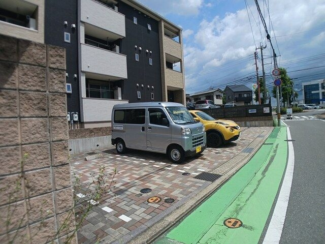 福岡市博多区空港前３丁目のアパートの駐車場