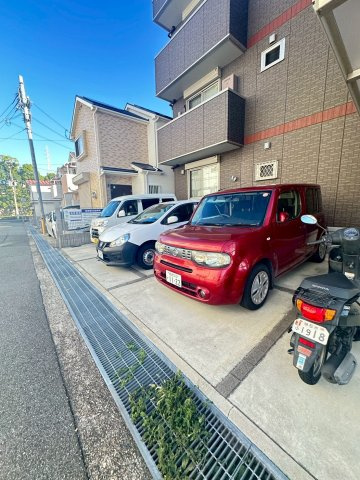 アンティークショコラ3番館の駐車場|カースペースがあります