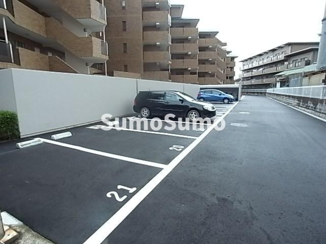 FORUM-レジデンス東園田の駐車場