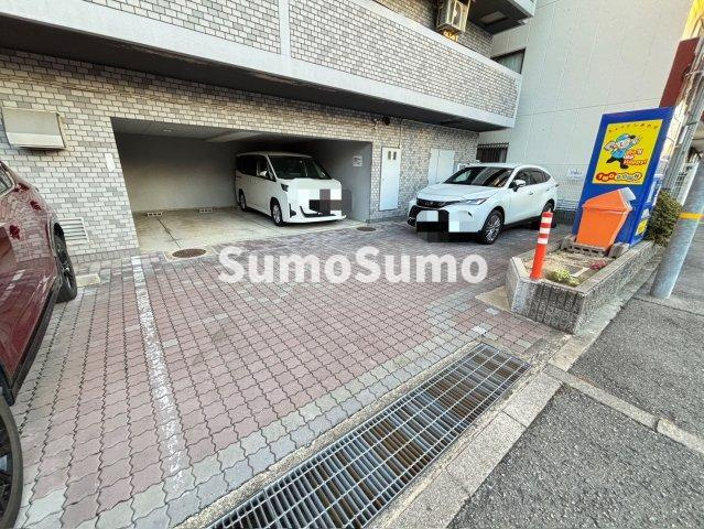 HACHIBUSE鳴尾の駐車場