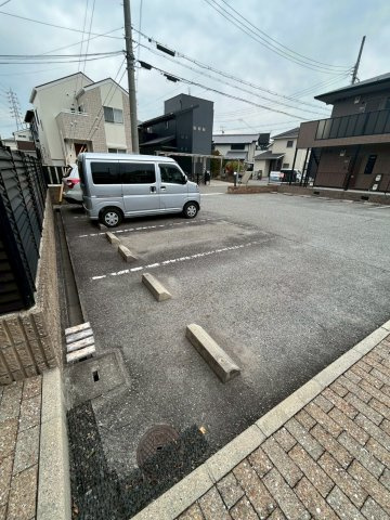 イエローヒルズの駐車場|カースペースがあります