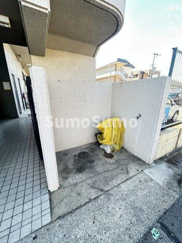アングラーダムの駐車場|カースペースがあります