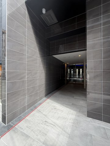 GENOVIA神戸新開地駅前のエントランス