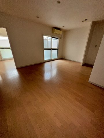 イスズハイツベル芦屋パートⅡの居間・リビング