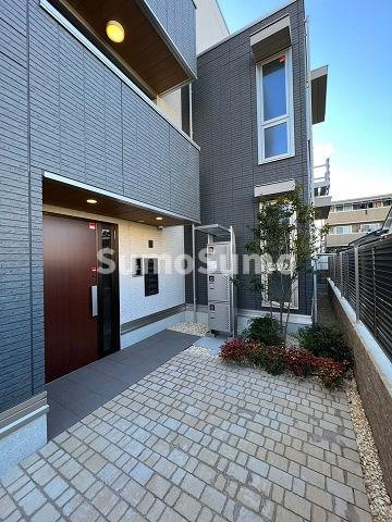 アングレームのエントランス|落ち着いたエントランスです