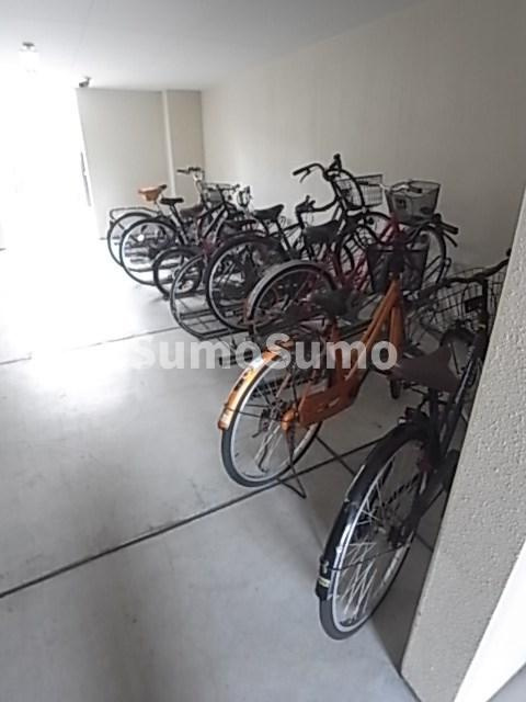 Luxe尼崎westの駐車場