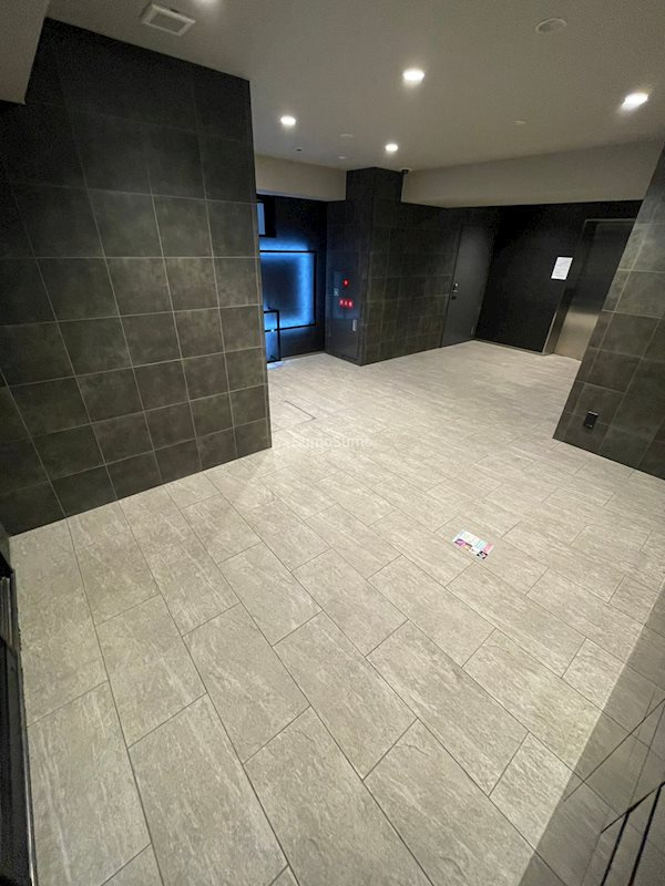 エスリードコート堺筋本町のロビー