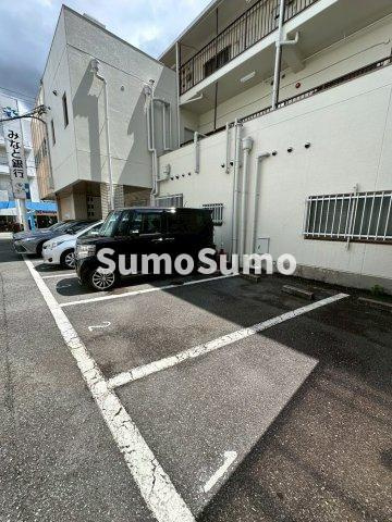 エステート吉田の駐車場