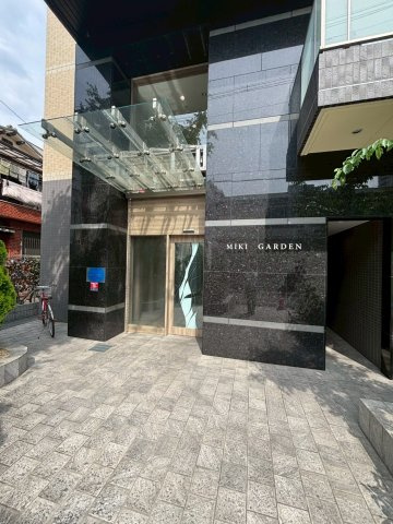 MIKI GARDENのエントランス