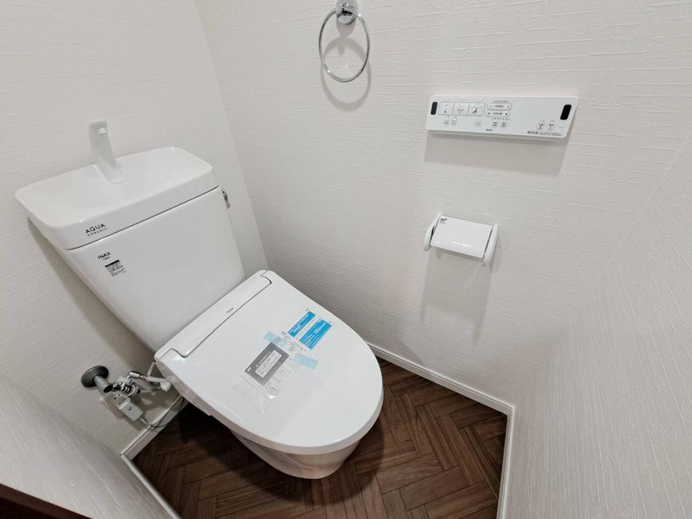 守口太子橋マンションのトイレ|温水洗浄便座
■物件内覧・資金計画相談・住宅ローン相談、リフォーム相談、お問合せ受付中■
※当日・翌日のご内覧、ご相談はお電話でのお問合せがスムーズです！