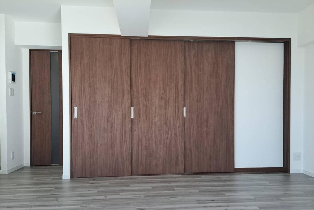 守口太子橋マンションの内装|リビング横の洋室
■物件内覧・資金計画相談・住宅ローン相談、リフォーム相談、お問合せ受付中■
※当日・翌日のご内覧、ご相談はお電話でのお問合せがスムーズです！