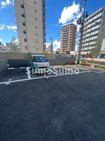 エスリードレジデンス大阪WESTの駐車場