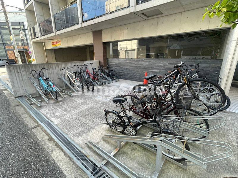 エグゼ西大阪の駐車場