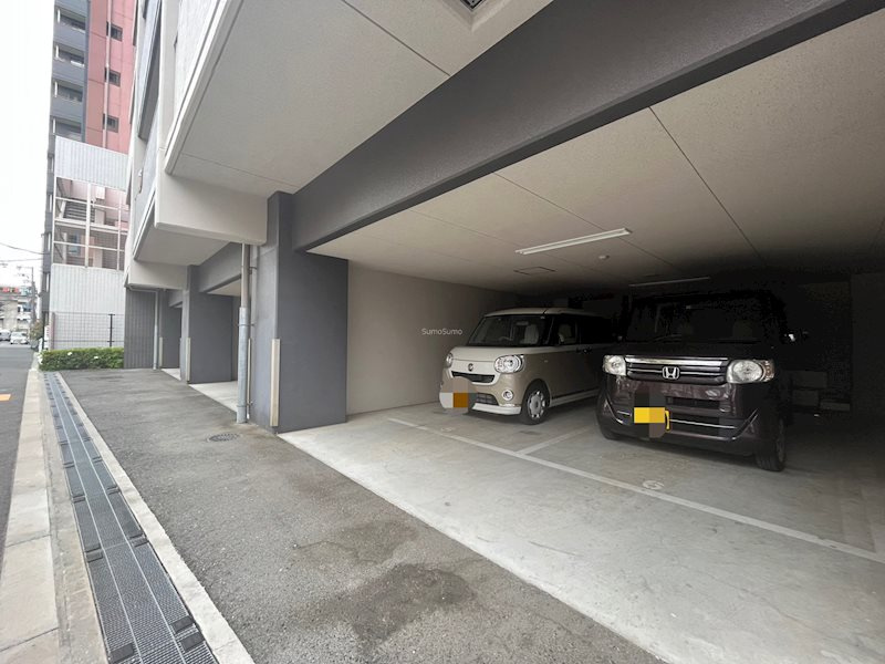 エステムコート難波サウスプレイスⅣパークグレイスの駐車場