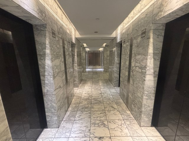 3Fエレベーターホール（4基）