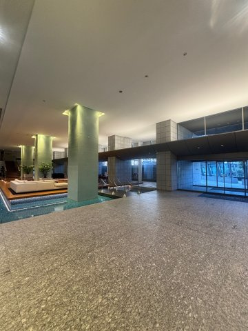 コンシェルジュカウンター前