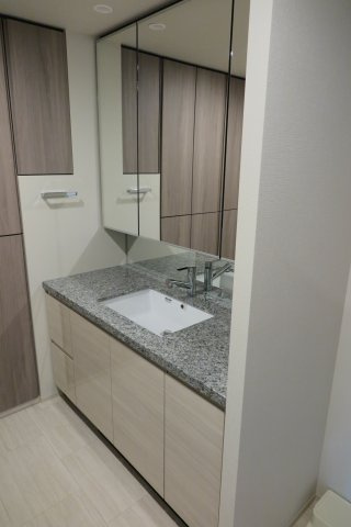 北浜ミッドタワーの独立洗面台