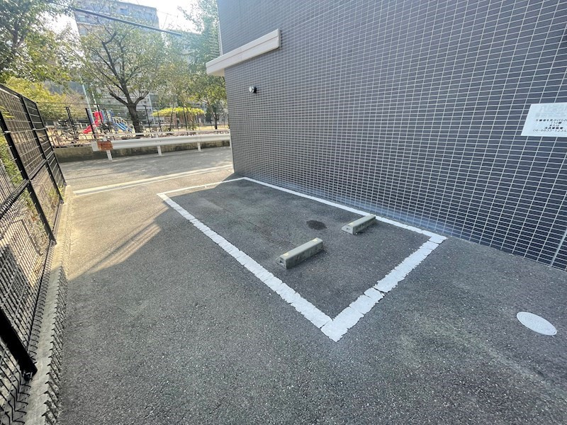 エステムコート難波サウスプレイスⅣパークグレイスの駐車場