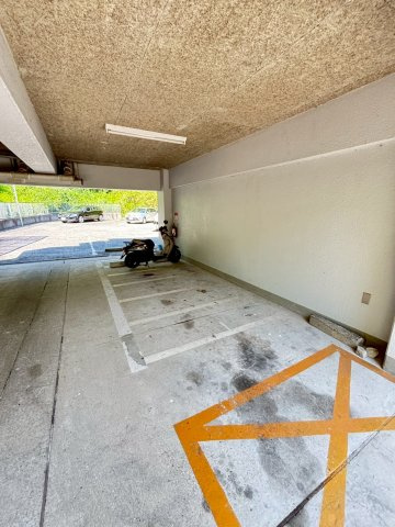 OKA栄ハイツの駐車場