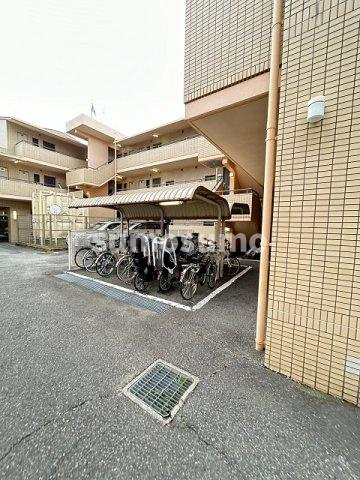 エスパシオ塚口の駐車場