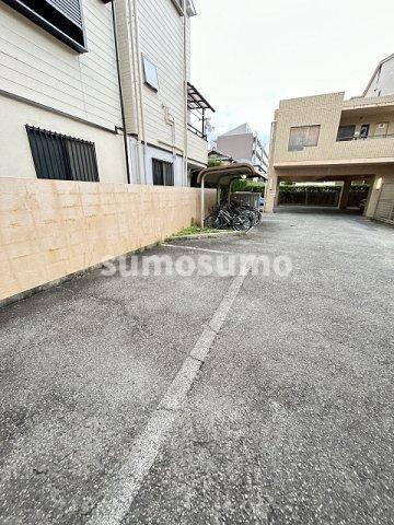 エスパシオ塚口の駐車場