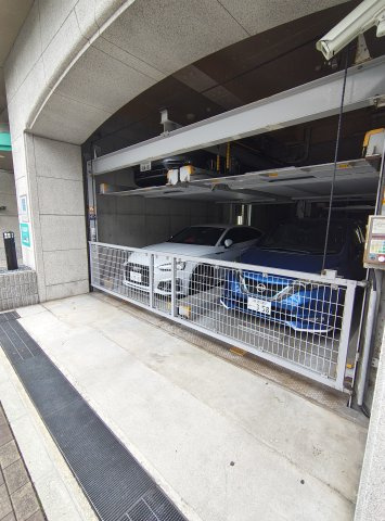エステムコート神戸県庁前の駐車場