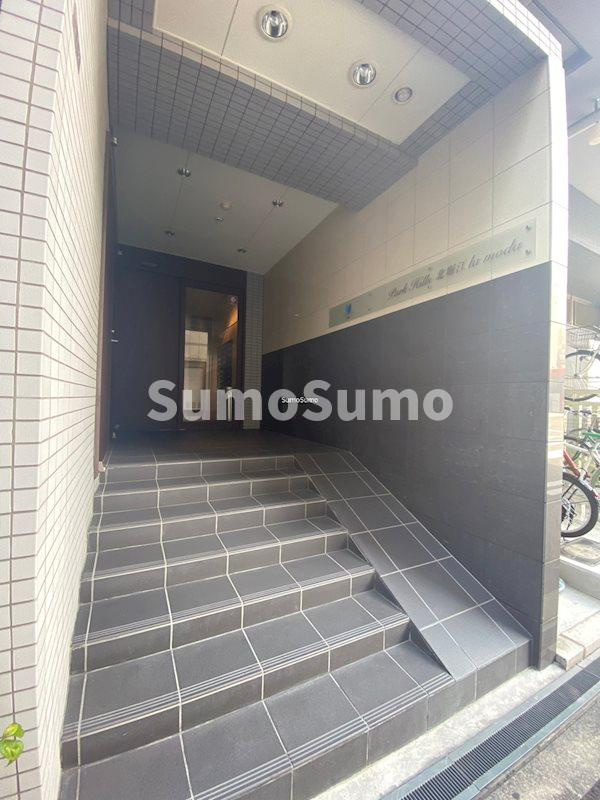 PARK Hills 北堀江 la modaのエントランス