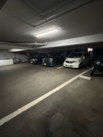 エザンスⅠの駐車場|カースペースがあります