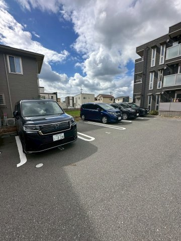 LUCE(ルーチェ)の駐車場|駐車場があるので、車を買う予定の方も安心です