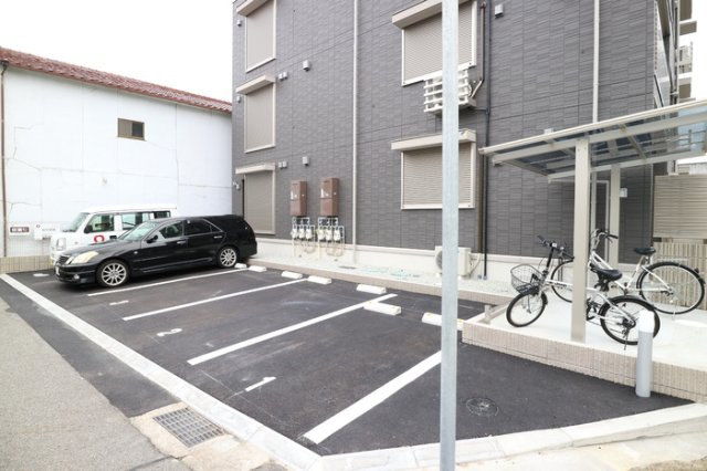 エスタ・ビエンの駐車場
