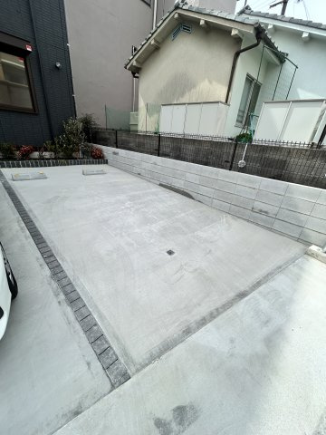 エステート南塚口の駐車場