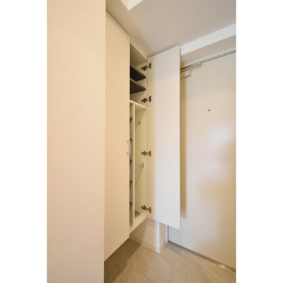 【玄関】 | SERENiTE本町reflet