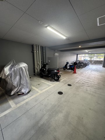 エステムコート神戸湊町の駐車場