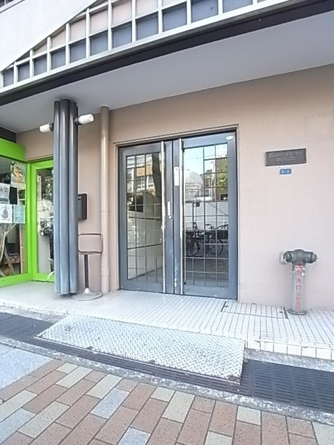 NEOダイキョー神戸元町のエントランス