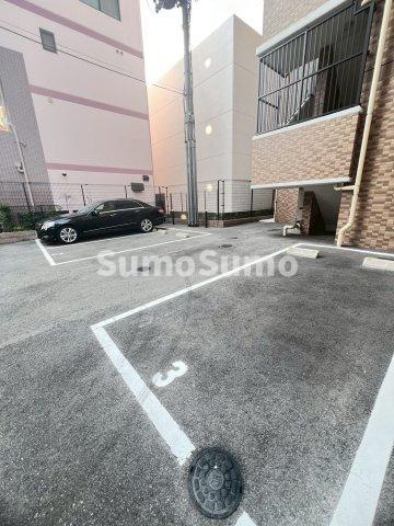 Luxe東灘の駐車場