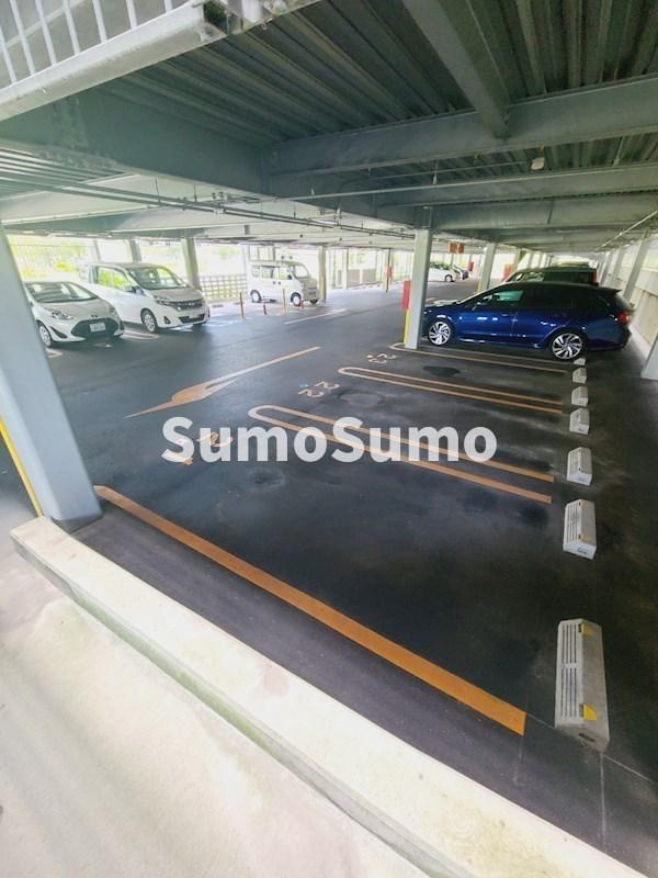 ＵＲ浜甲子園なぎさ街　22号棟の駐車場|車をお持ちの方に嬉しい駐車場付きの物件です
