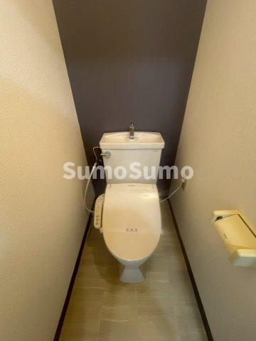 ガーデンハイツ桃山台弐番館のトイレ|落ち着いたトイレです