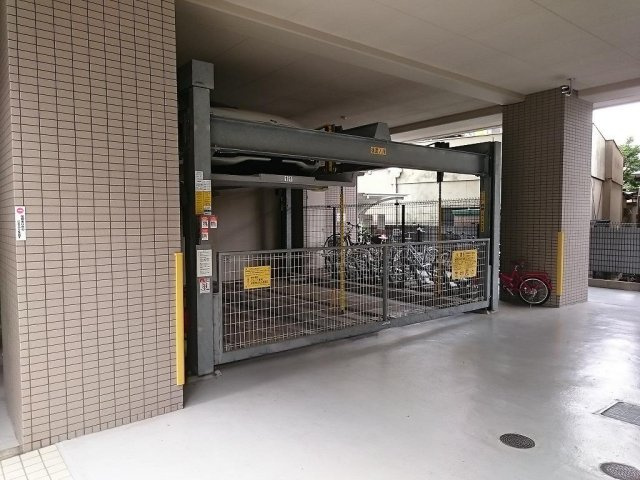TOMODOAL 北梅田の駐車場|駐車場完備です