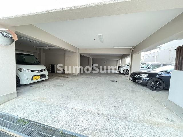エルベコート東園田の駐車場