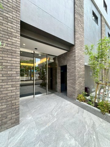 オリーブ西宮北口のエントランス