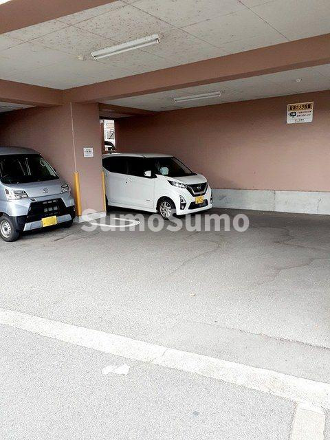 カーサ　イリーデの駐車場