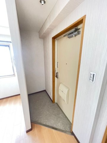 ＴＳビルの玄関