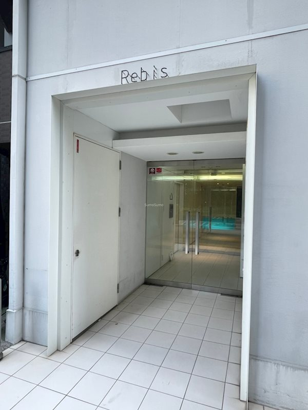 Rebisのエントランス